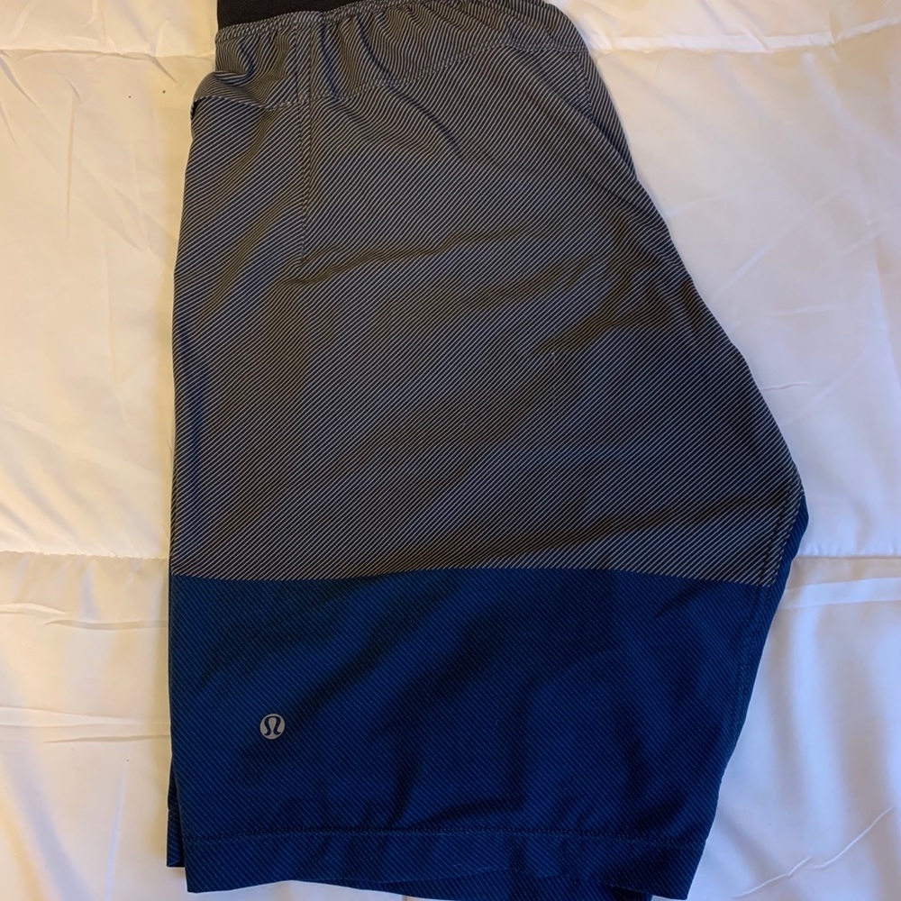 Men’s Lululemon shorts 9” - Picture 3 of 3
